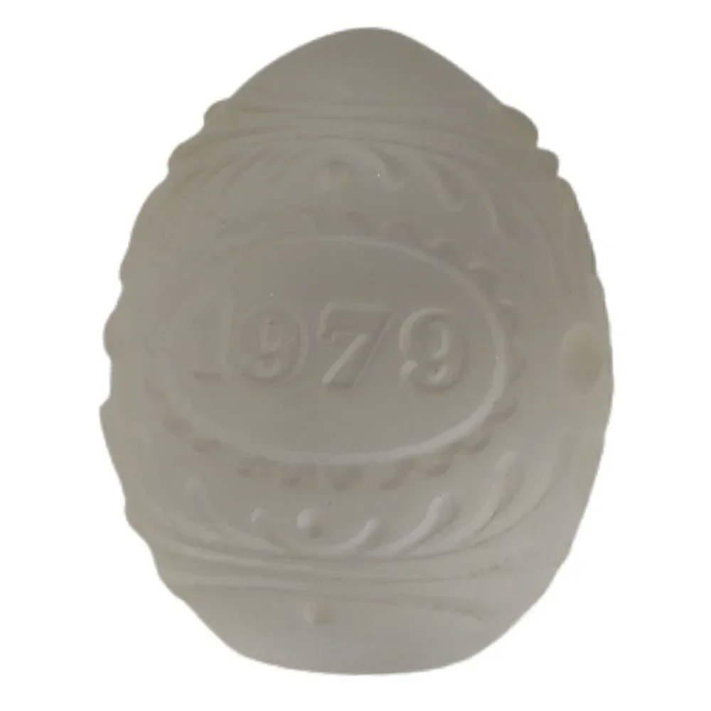 Goebel Annual Crystal Egg Oval Decorated Etched Glass Vintage 1979 Frosted Retro